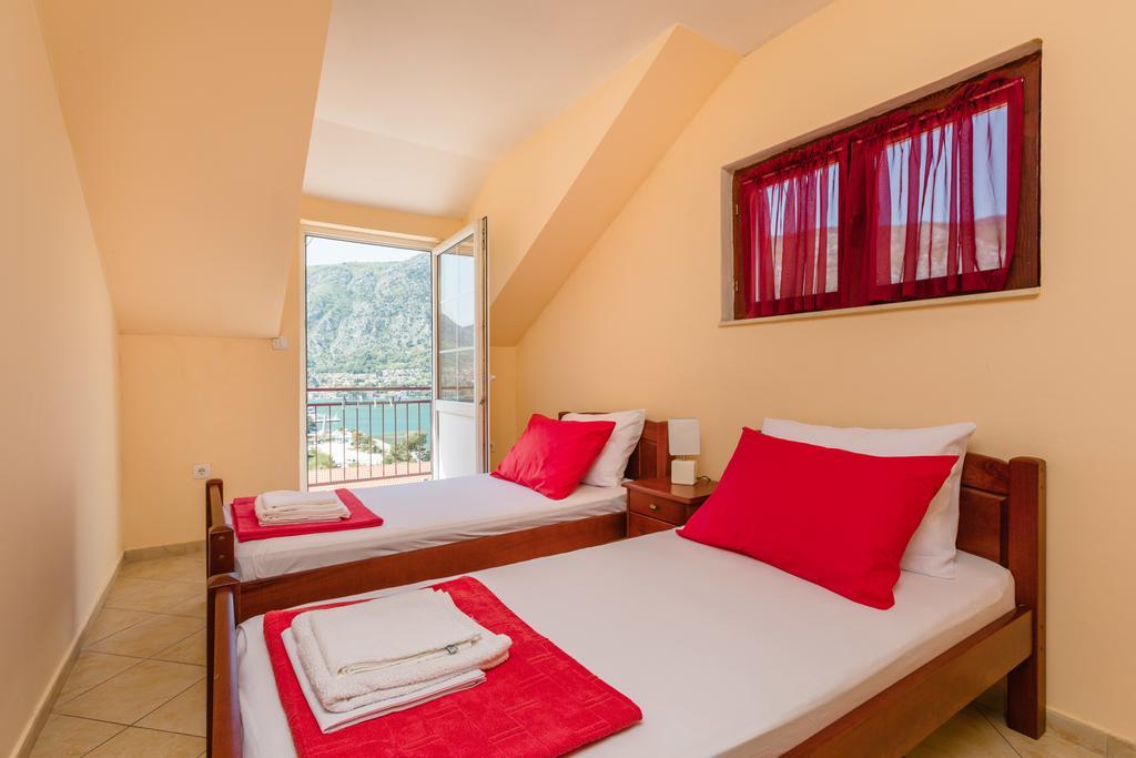 Apartments Feniks Kotor Exteriör bild