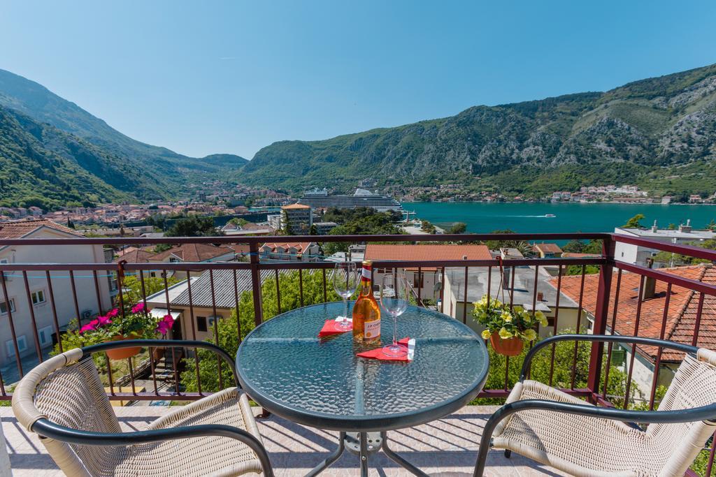 Apartments Feniks Kotor Exteriör bild