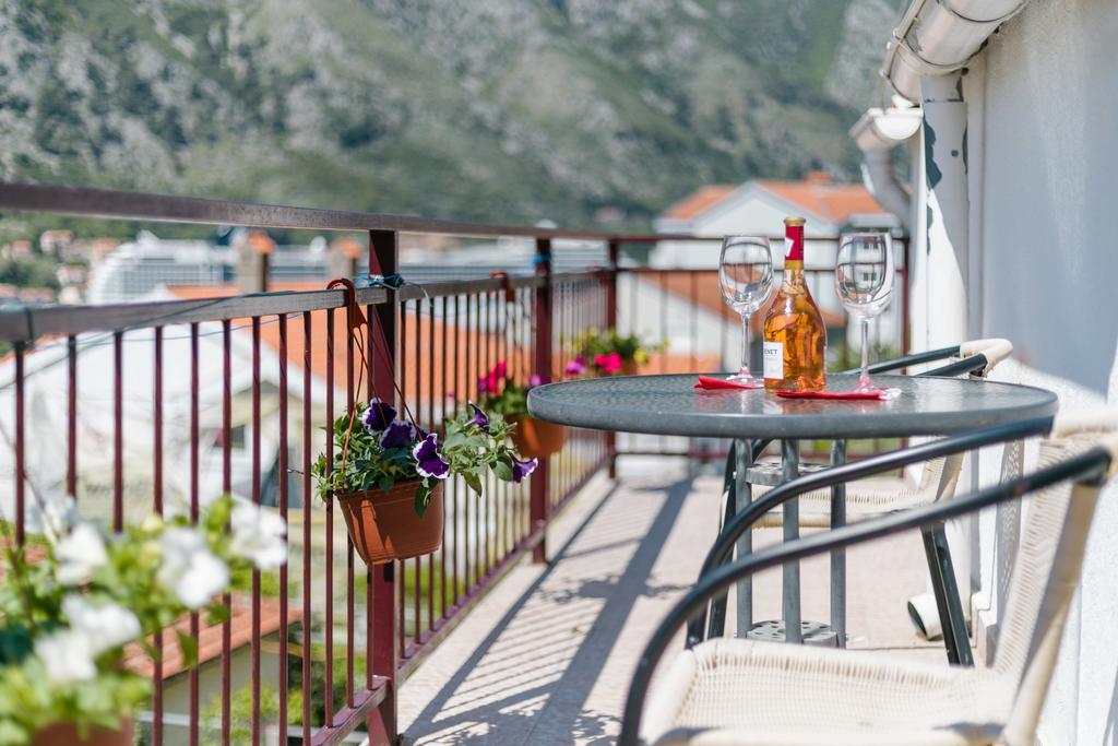 Apartments Feniks Kotor Exteriör bild