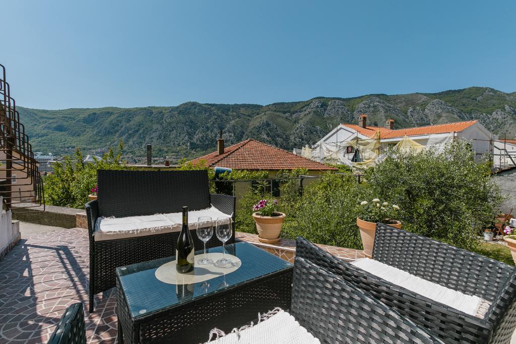 Apartments Feniks Kotor Exteriör bild